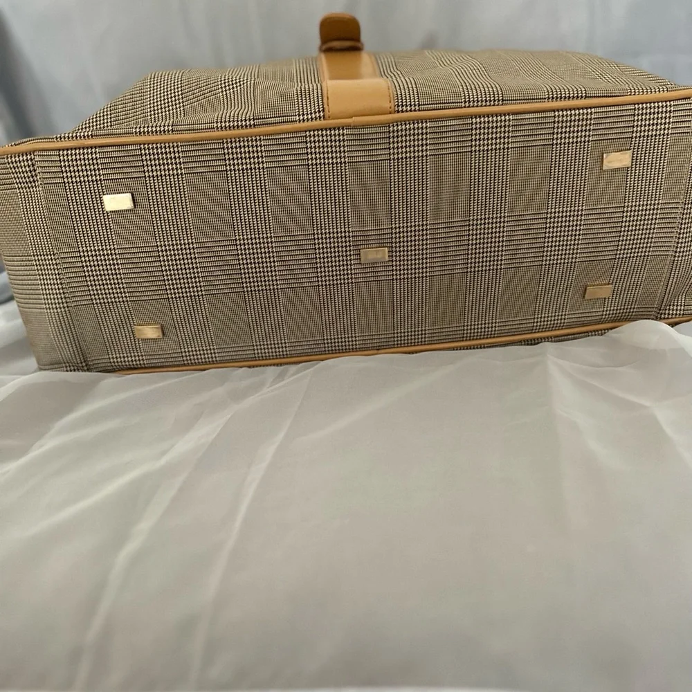 Adrienne Vittadini Vintage travel bag. NWT